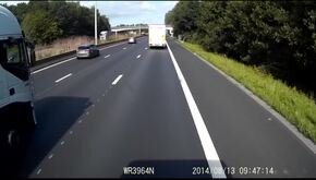 PKW verursacht schweren Unfall